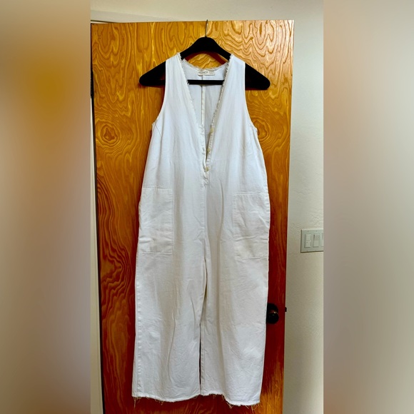 Hackwith Design House Raw Finish Sleeveless Jumper in White Cotton Twill - Picture 1 of 4